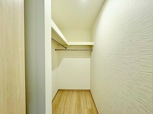 大きな荷物や寝具などもらくらく収納できる便利なスペースです。