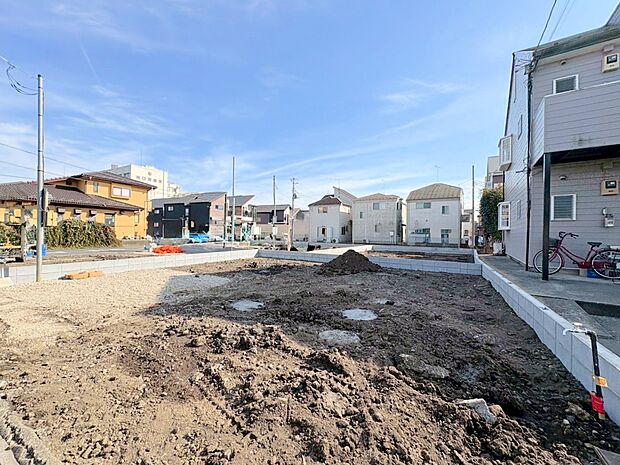 キッチン横には可動棚付きの収納スペースを備えています。(令和8年2月 撮影)