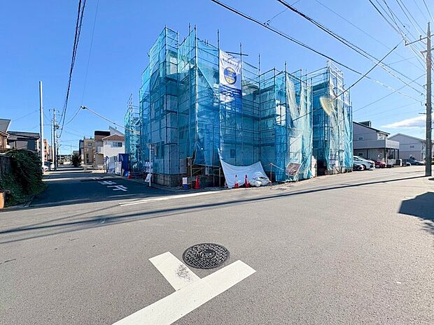 17．7帖のＬＤＫはリビング全体を見渡せるよう対面式キッチンを採用しました。(令和8年4月 撮影)