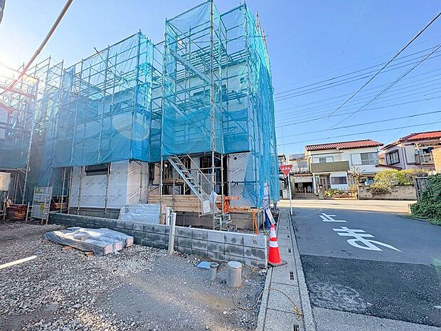 バルコニーを二面確保、陽光が差し込む温かみのあるお住まいです。(令和8年4月 撮影)