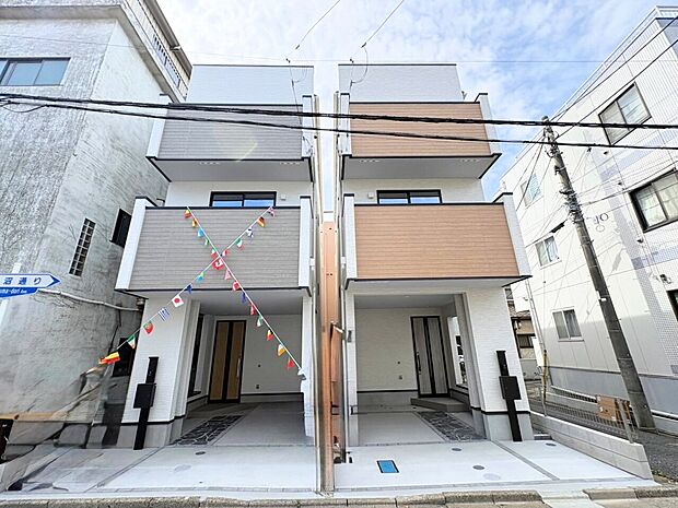 雨や風、雪などから車を守ってくれるビルトインガレージです。