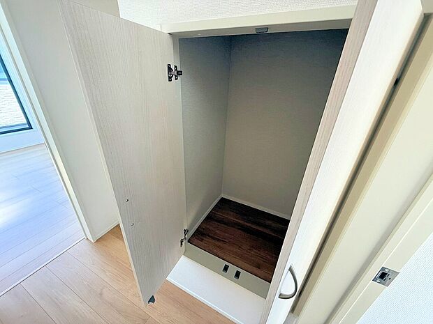 機能的な収納を配置して、片付いた空間を維持できそう。
