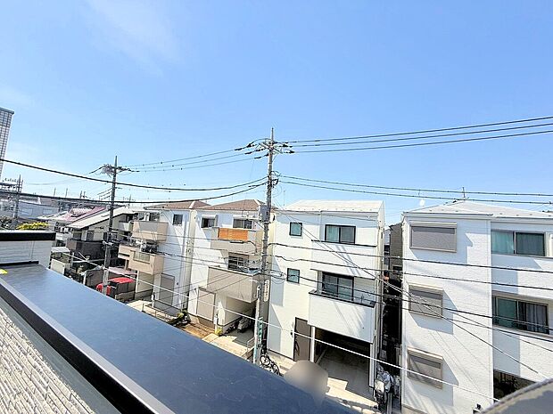 通風・採光にも優れ、心地よい光と風があふれています。