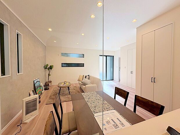 洗練された空気感の中にも落ち着きを感じる贅沢なＬＤＫ。