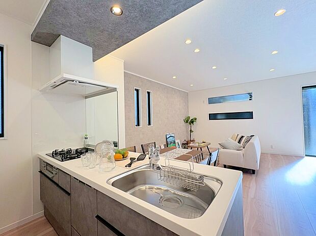 ここにはみんなが集い、食事と楽しい会話が始まります。