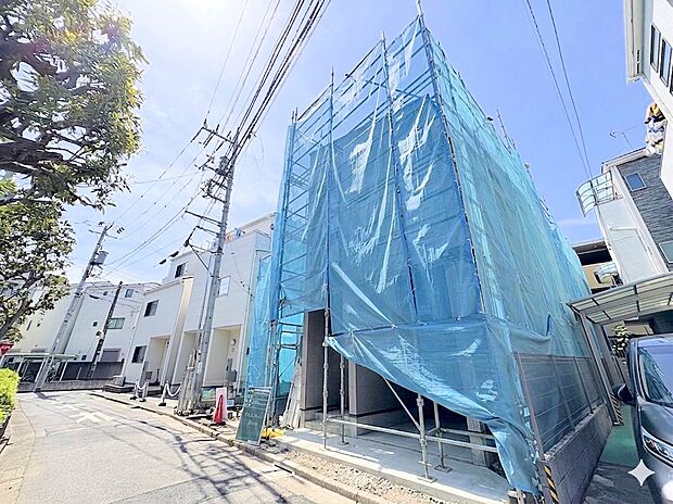 アウトドア空間としても過ごせる屋上バルコニー付きの邸宅です。(令和8年4月 撮影)