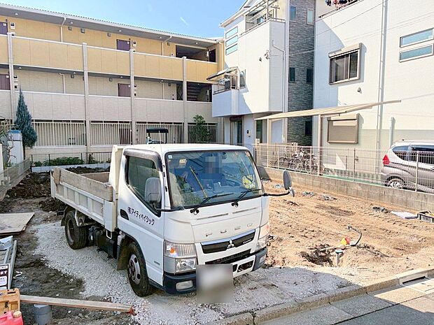 くつろぐ方とお料理をされる方の一体感を重視した対面式キッチンを採用。(令和8年2月 撮影)