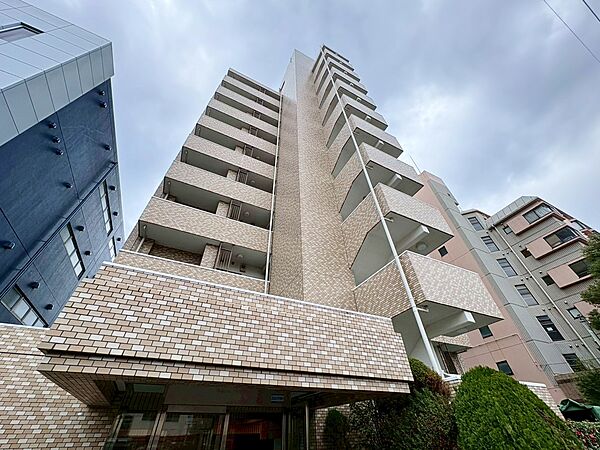川口駅まで徒歩9分の立地。本物件は、利便性と快適性も両立しております。