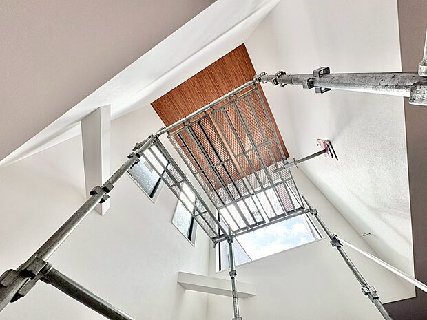 開放感のある吹き抜けは爽やかな空間を創り上げます。(令和8年3月 撮影)