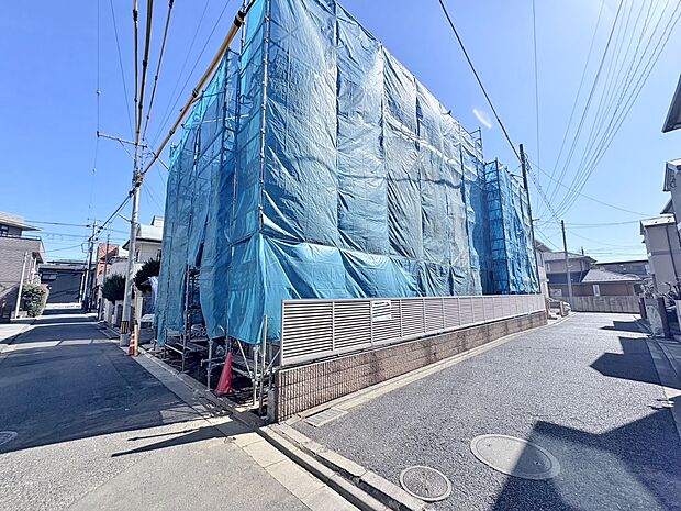 床暖房を完備したLDKは広々17.3帖。プライバシーに配慮した2階リビング設計。(令和8年2月 撮影)