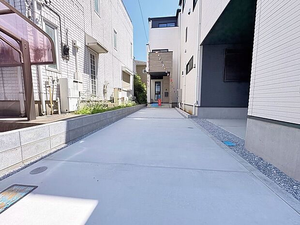 奥が2号棟。北浦和駅まで徒歩15分の立地です。