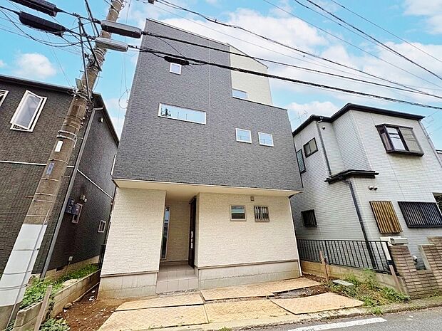 豊かな光と風を運んでくれる我が家自慢の屋上付き。(令和8年8月撮影)
