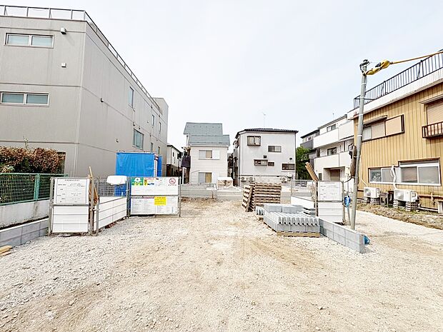 可動棚付きのパントリーやランドリールームを設けた収納豊富なお住まいです。(令和8年3月 撮影)