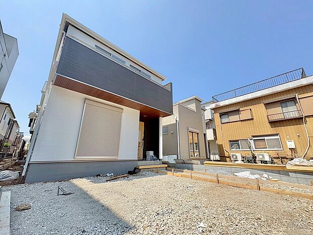 重厚感あふれる存在感と、風格のある佇まいの外観です。(令和8年5月 撮影)