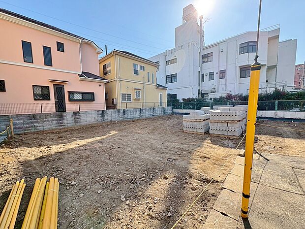 いつまでも輝き続けて、いつしか街の風景に溶け込んでいきます。(令和8年2月 撮影)