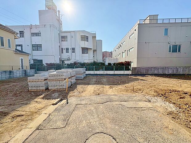 2階は全居室二面採光です。陽光が差し込み、通風を考えて設計された間取り。(令和8年2月 撮影)