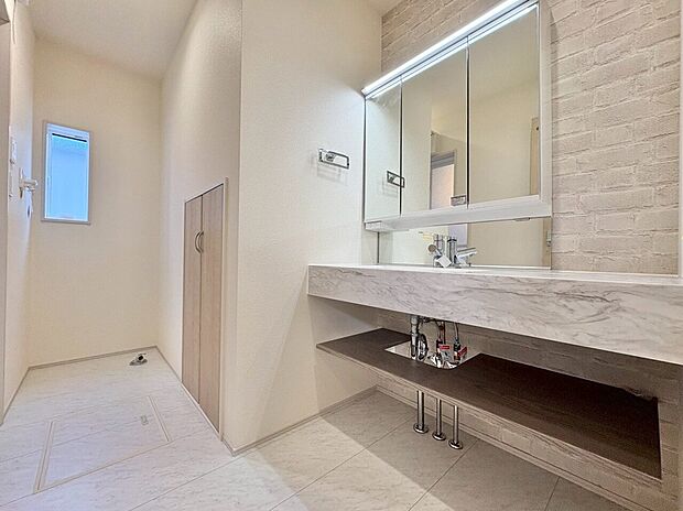 洗面所はキッチンのそばに配置し、スムーズな家事動線に。