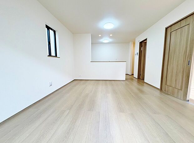 ワンフロアにリビング・ダイニング・キッチンが緩やかに繋がります。