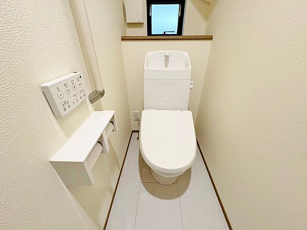 清潔感あるホワイト調のクロスで落ち着いた雰囲気を創り上げました。