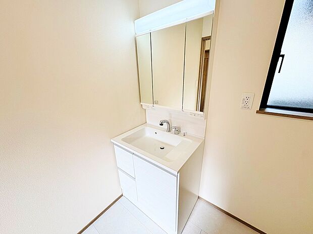 無駄のないデザインとしっかり使える収納力を備えています。