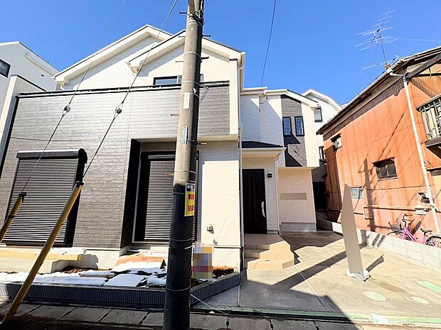 穏やかな光が差し込む南道路に面した4LDKのお住まいです。