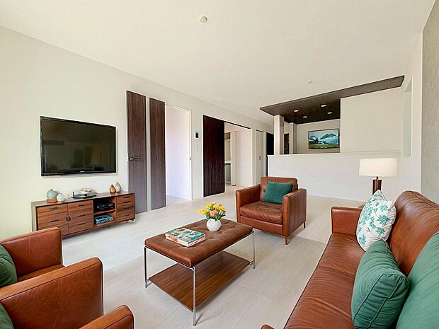 リビング横には続き間の3帖和洋室のある使い勝手の良い間取り。※現況の物件写真にCGによる画像処理済み