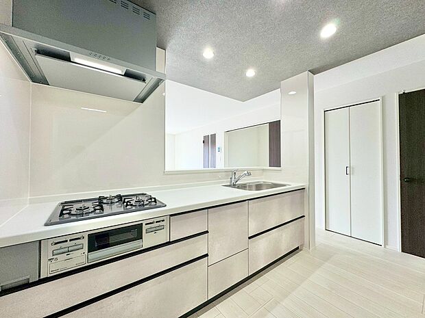 コミュニケーションを楽しめる対面式キッチンなら会話も弾みそう。