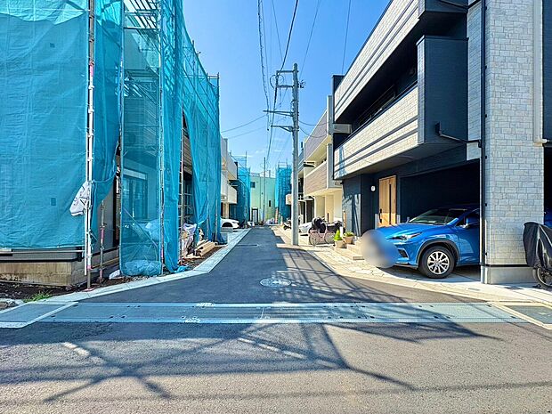 右側奥が当物件。豊かな光と風を運んでくれるわが家自慢の場所。(令和8年5月 撮影)