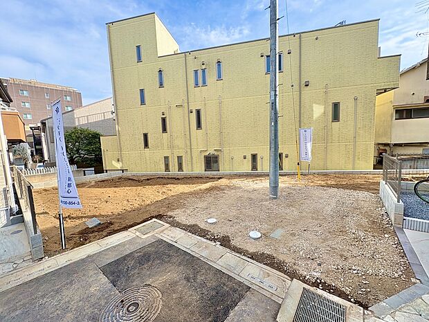 床暖房を完備したリビング。建物の居住性に拘った邸宅は「安らぎ」と「快適」を実現。(令和8年2月 撮影)