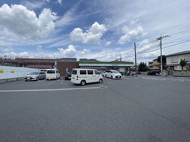 ファミリーマート 戸田美女木一丁目店まで約750m