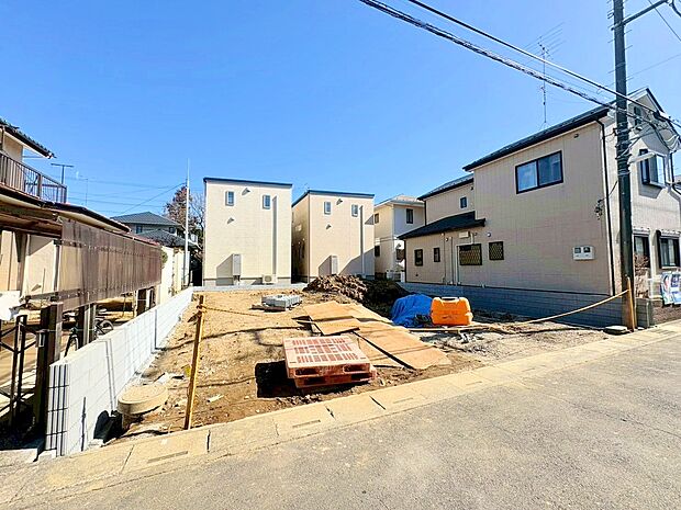 自然と家族のコミュニケーションが生まれるリビングスルー階段を採用。(令和8年2月 撮影)