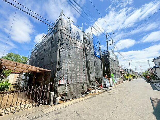 自然と家族のコミュニケーションが生まれるリビングスルー階段を採用。(令和8年4月 撮影)