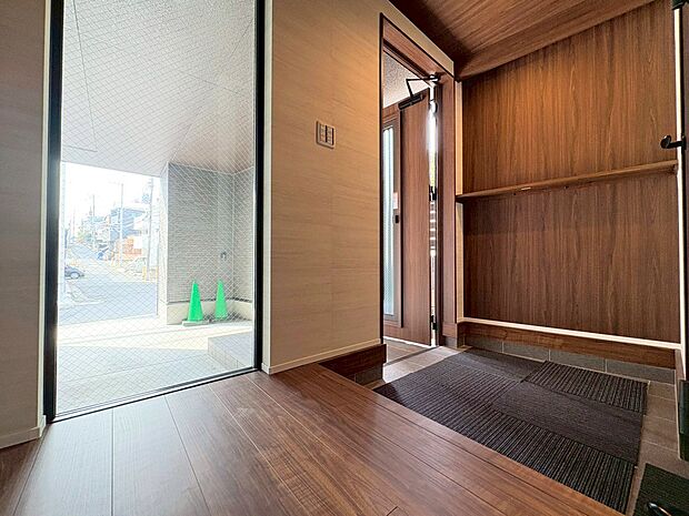 ドアを開けた瞬間、そのきらびやかさに感動する空間。