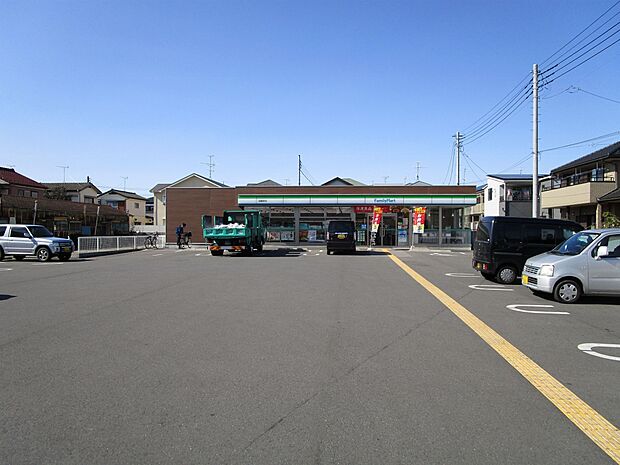 ファミリーマート岩槻西町店まで約743m