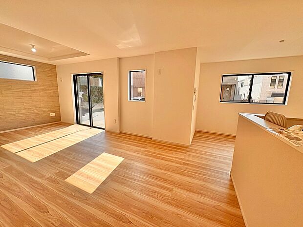 明るく開放的な空間が広がる、キッチン・ダイニング・リビング。