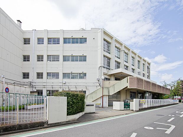 大宮西中学校まで約270m