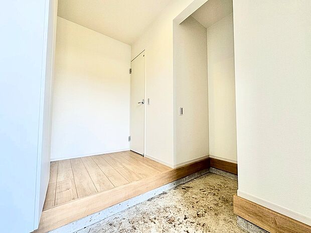 ドアを開けた瞬間、そのきらびやかさに感動する空間。