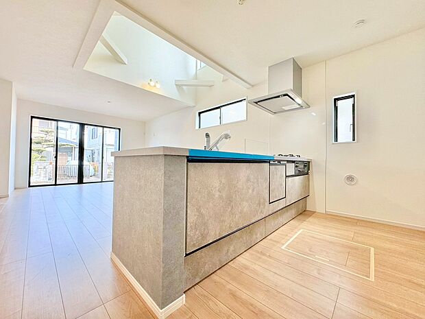 毎日使う場所だからこそ、家の中心になるキッチンはとても大切な空間です。