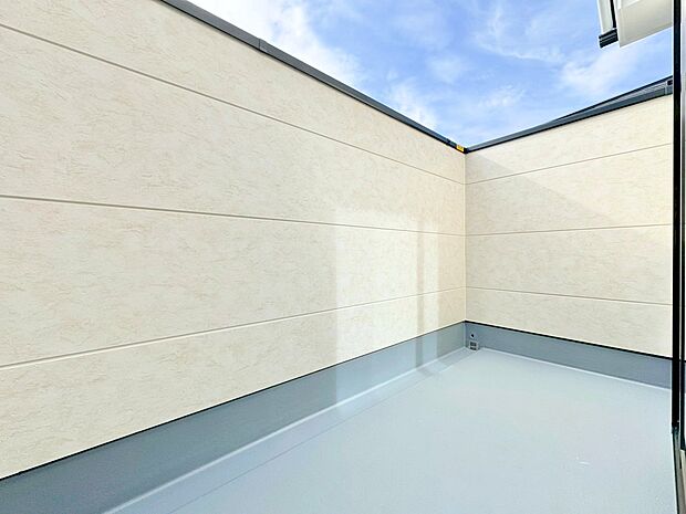 たくさんの日差しと風を受け洗濯物もすぐに乾きそう。