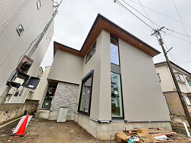 くつろぐ方とお料理をされる方の一体感を重視した対面式キッチンを採用。(令和8年3月 撮影)