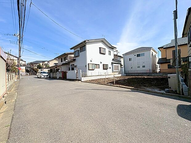 カースペースには2台駐車可能です。(車種による)(令和8年2月 撮影)