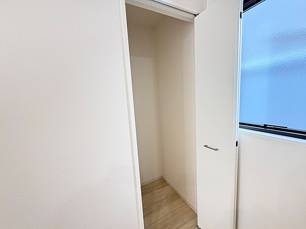 便利に使えるパントリー付きです。