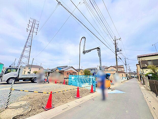 リビングの一角にタタミコーナーを設けた設計。(令和8年3月 撮影)