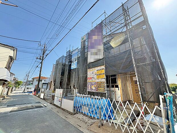 コミュニケーション動線に配慮したリビングイン階段を採用。(令和8年5月 撮影)
