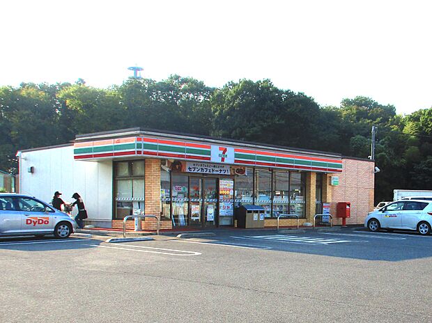 セブンイレブン日の出4丁目店まで約650m