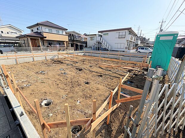 明るく広がりのある空間を演出する吹き抜けを設けたお住まい。(令和8年3月 撮影)