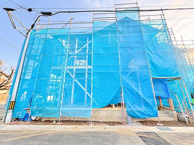 バルコニーを二面確保、陽光が差し込む温かみのあるお住まいです。(令和8年3月 撮影)