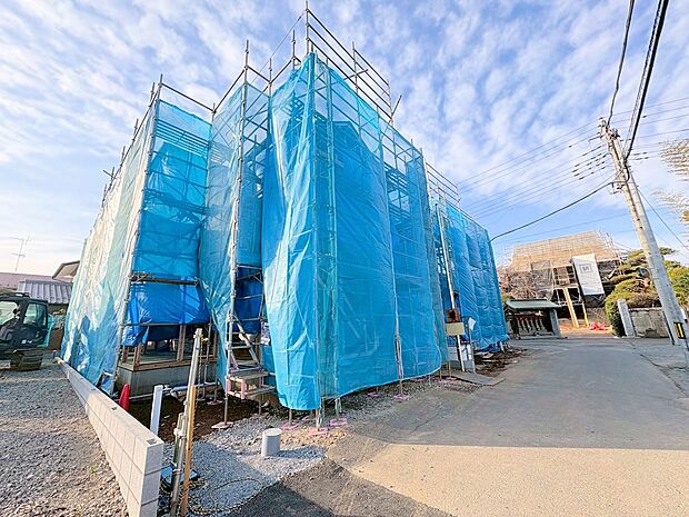 20帖のLDKはどこにいても各方面に視線が抜けて開放的な造り。(令和8年3月 撮影)