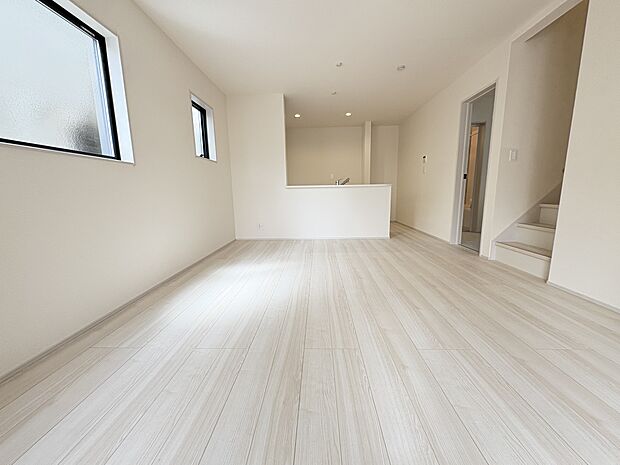 リビング階段にすることで、自然と集まる空間を実現しました。