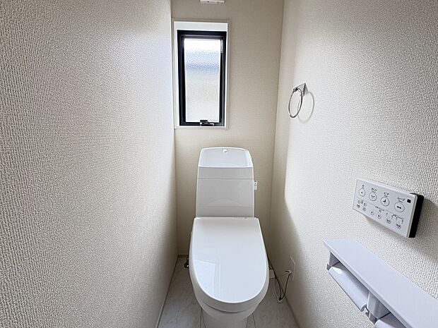 トイレは2ヶ所にございますので、家族が多いご家庭や、慌しい朝も安心です。